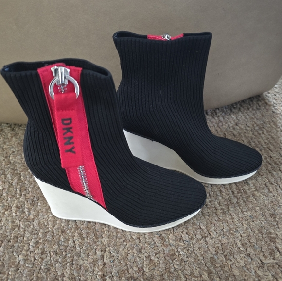 DKNY black red Booties - Picture 1 of 8